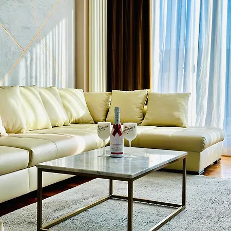 Secretface Penthouse Grojecka 120m2 Z Tarasem 40m2 * Varşova